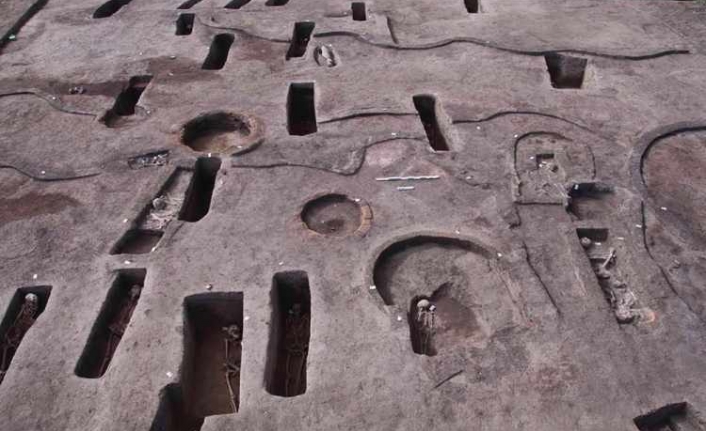 Beş bin yıl öncesine ait 110 antik mezar bulundu! İçinden çıkanlar...