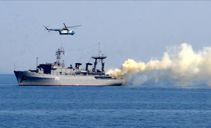 Rus savaş gemileri Karadeniz'de, Ukrayna ordusu Kırım yakınlarında tatbikatta