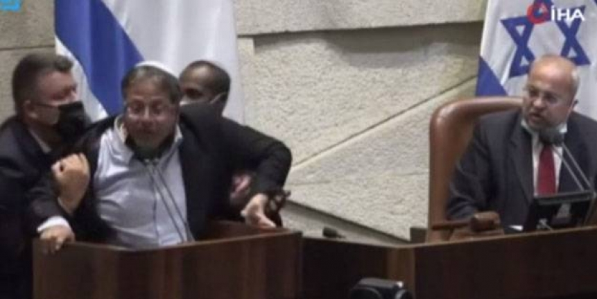 İsrail'de bir ilk! Aşırı sağcı parlamentodan kovuldu