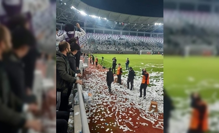 Stadyum açılışında Kur’an-ı Kerim ve Türk bayrağına büyük saygısızlık