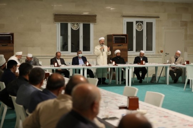 Diyanet İşleri Başkanı Erbaş, Şanlıurfa’da kanaat önderleri ile bir araya geldi