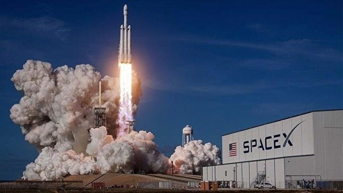 SpaceX roketi kontrolden çıktı: Ay'a çarpacak