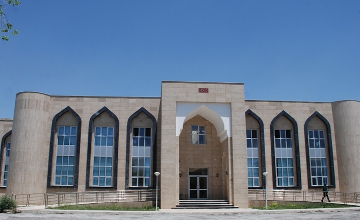 Afganistan'da devlet üniversiteleri açıldı