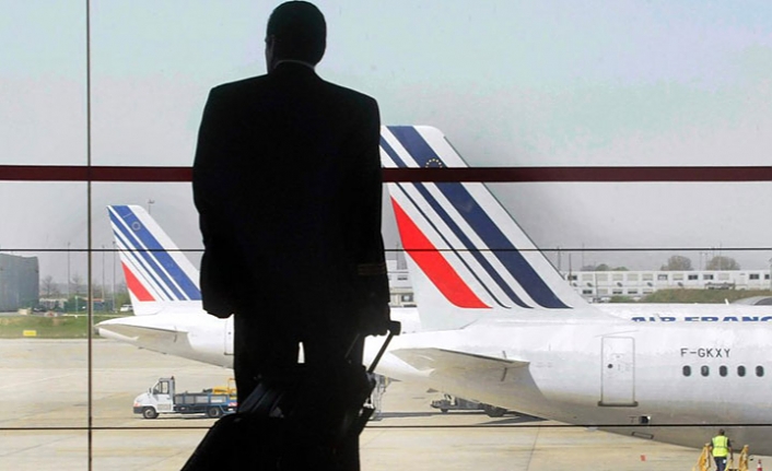 Fransa'da namaz kıldığı için uçması engellenen pilot mahkemeye başvurdu