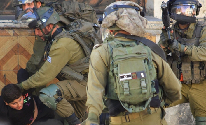 İşgalci İsrail 7 yılda 9 bin 300'den fazla çocuğu gözaltına aldı
