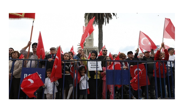 İzmir’de büyük aile yürüyüşü: Vatanını sevenler LGBT’ye karşı durmalı!