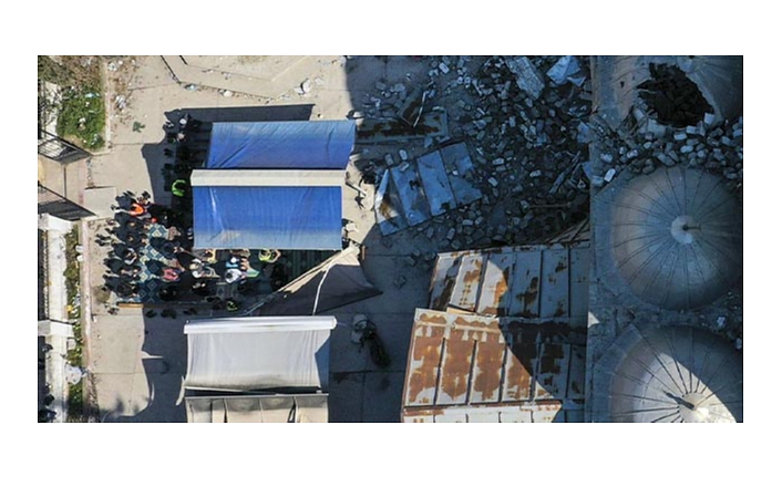 Hatay'da depremlerin ardından ilk cuma namazı kılındı
