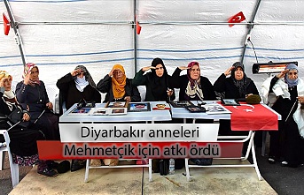 Diyarbakır anneleri Mehmetçik için atkı ördü