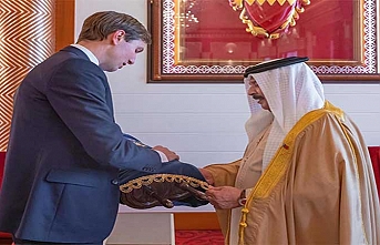 ABD'den İsrail'le anlaşma öncesi Bahreyn Kralı Al Halife'ye Tevrat hediyesi