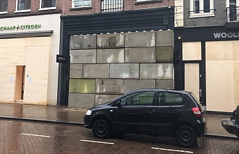 Hollanda'da mağazalar yağmalamaya karşı beton blok kullanıyor