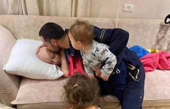 İşgalci İsrail'in gözaltına aldığı Filistinli babanın kanser hastası çocuğuyla vedalaştığı an yürekleri dağladı