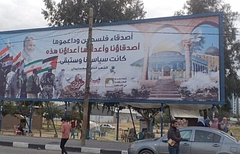 Gazze halkı Kasım Süleymani posterlerini parçaladı