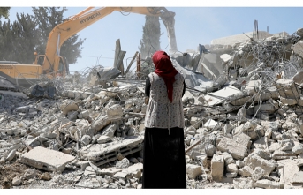 İsrail Kudüs'te Filistinli aileye evlerini kendi elleriyle yıktırmaya çalıştı