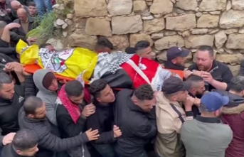 İşgalci İsrail askerleri, cenaze törenine ateş açtı, bomba attı