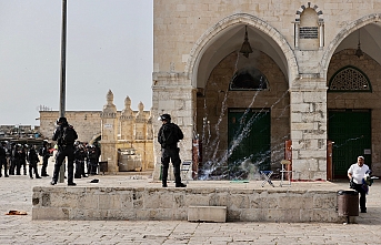 İsrail Polisi Filistinli genç erkeklerin Aksa'ya girişine izin vermiyor