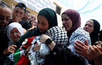 İşgalci İsrail askerlerinin öldürdüğü 2 yaşındaki Filistinli bebek toprağa verildi
