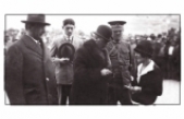 Mustafa Kemal, Celal Bayar'ın eşinin başını açtırıyor