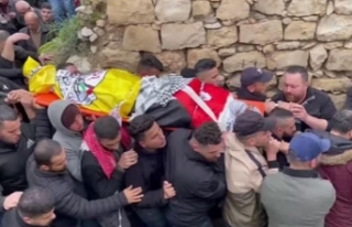 İşgalci İsrail askerleri, cenaze törenine ateş...