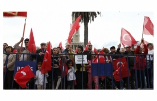 İzmir’de büyük aile yürüyüşü: Vatanını...