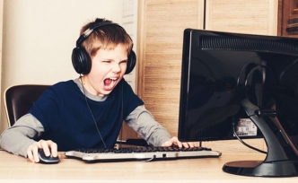 Medyadaki şiddet haberleri ve dijital oyunlar çocukları akran zorbalığına teşvik ediyor