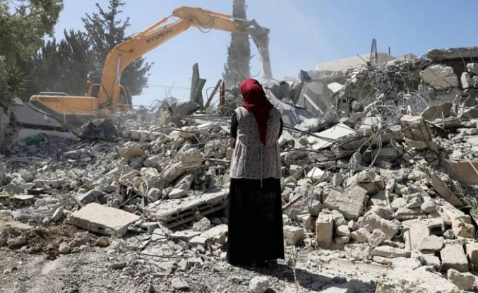 İşgalci İsrail güçleri, Doğu Kudüs'te Filistinlilere ait bir evi yıktı